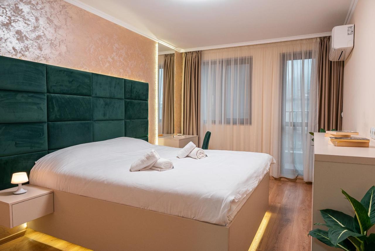 One-bedroom With Free Parking, Free Gym Pass And Office Setup